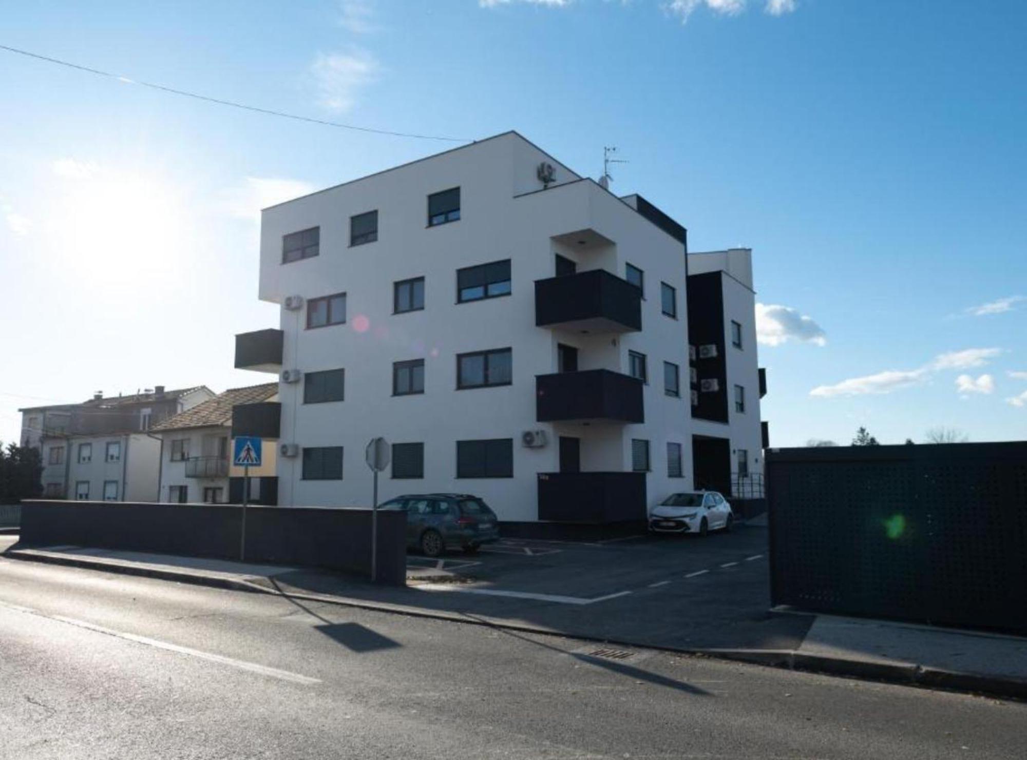 Apartment Kona - Free Parking & Self Check-In Ivanja Reka Exterior photo